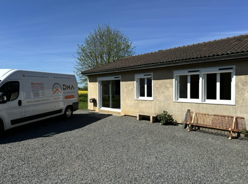 Menuisier à Brux 86510